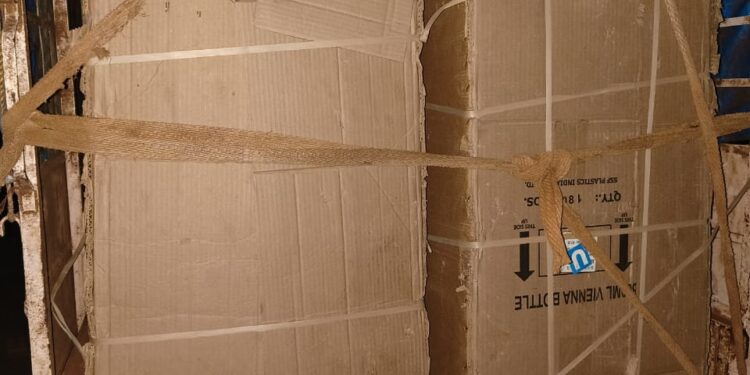 ಬೆಳಗಾವಿ ಗ್ರಾಮೀಣ ಮತಕ್ಷೇತ್ರದಲ್ಲಿ ಅಧಿಕಾರಿಗಳ ದಾಳಿ, ಬೆಳಕಿಗೆ ಬಂತು ಟಿಪ್ಪಿನ ಬಾಕ್ಸ್ ಮೇಲಿನ ಬಿಜೆಪಿ ಮುಖಂಡನ ಭಾವಚಿತ್ರ